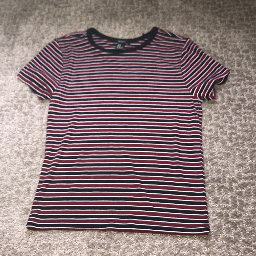 Ribbed striped shirt.